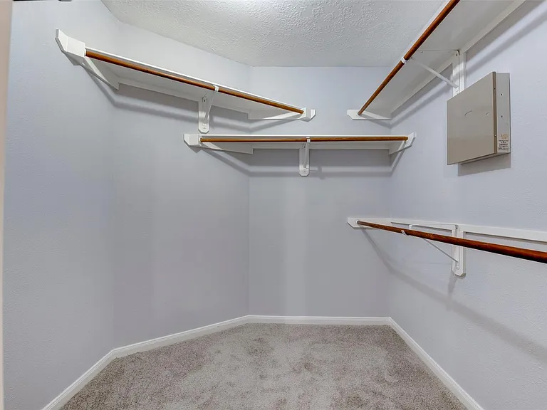 9026 Eaglecove Dr — Photo 27