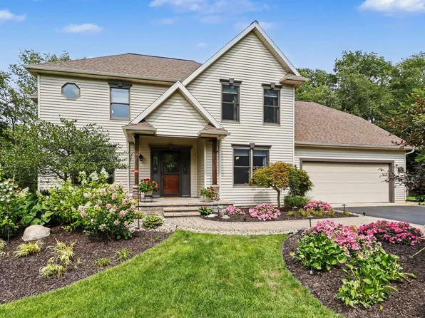 6457 Oak Ct, Berrien Center, MI 49102