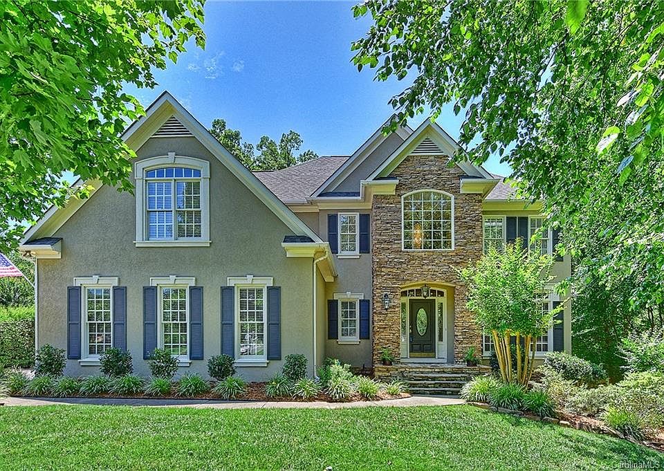 1st image of 2924 Savannah Hills Dr
