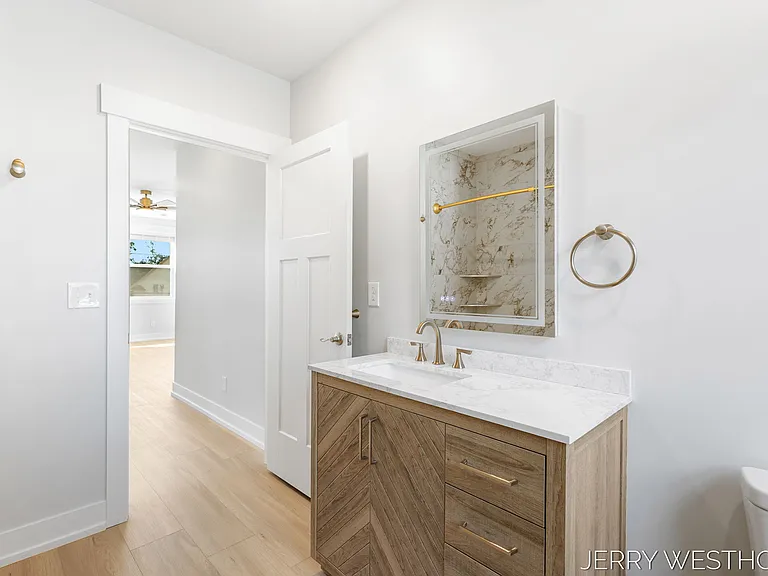 715 Butterworth St SW #4 — Photo 15