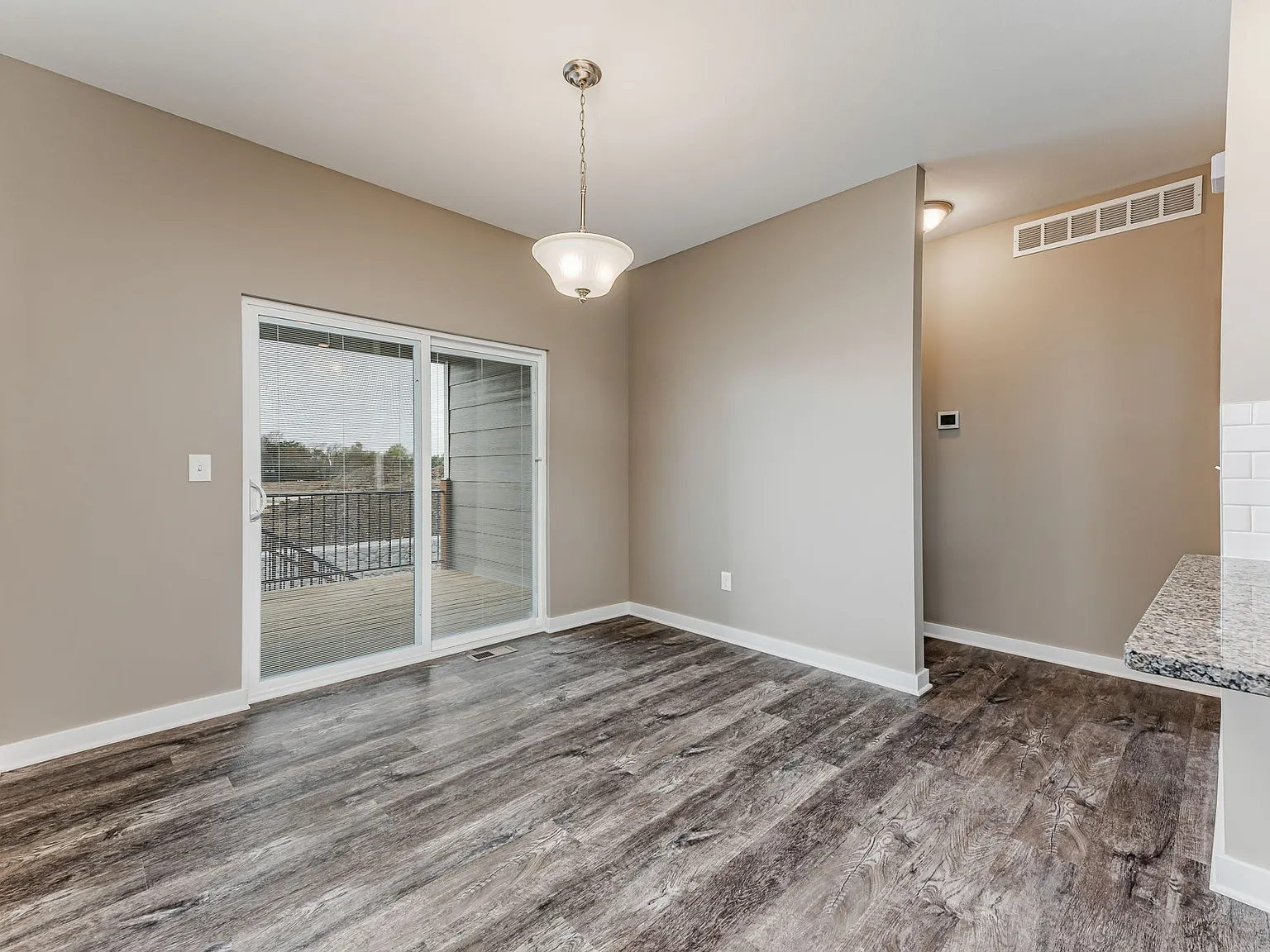 3 bed, 1450 sqft, $1,900 — Photo 3