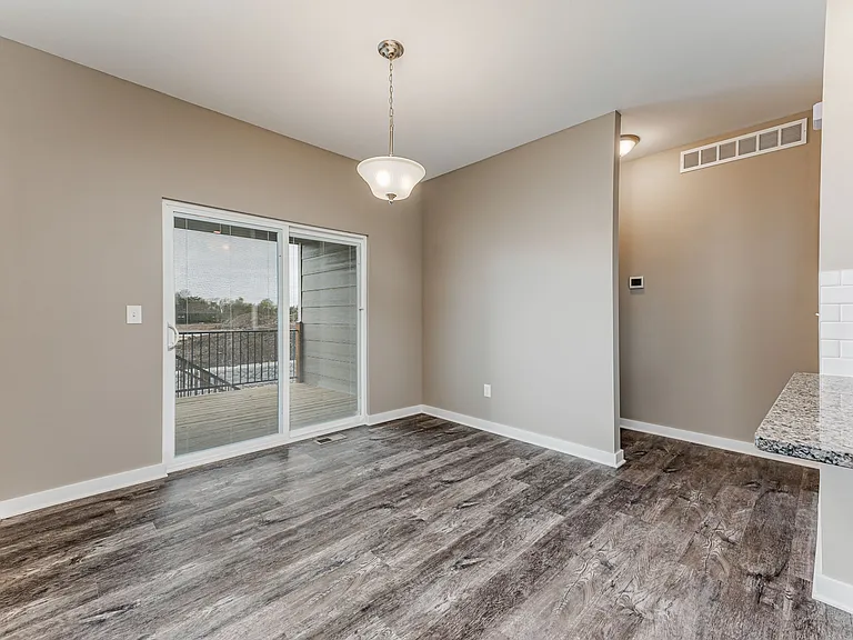 1603 W Gemstone St — Photo 3