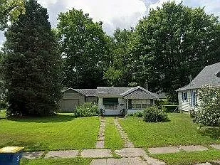 1435 E 4th St — Photo 4