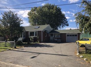 190 Delaney Ave, Chicopee, MA 01013