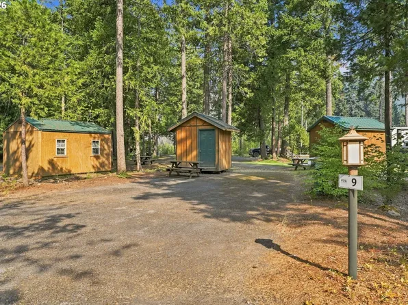 54432 McKenzie Hwy #9, Blue River, OR 97413