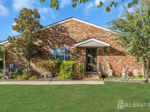 90 Jefferson Dr, Spotswood, NJ 08884