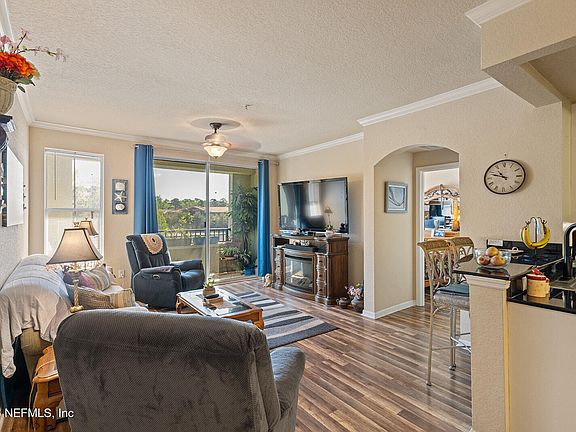 5th image of 8539 GATE Parkway W #9321