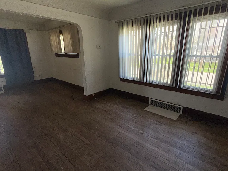 3918 Trumbull Ave — Photo 5
