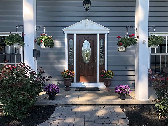 4th image of 216 Victoria Park Dr