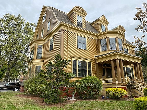 Facade Street View West