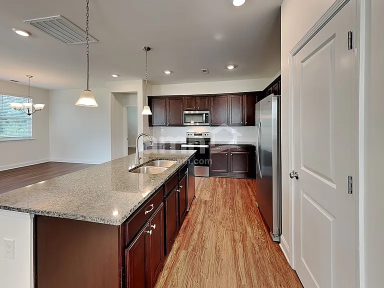 6114 Rosemore Ln — Photo 3