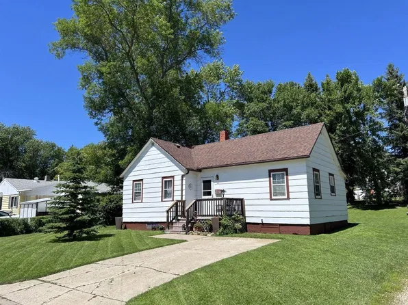 720 4th St SW, Rugby, ND 58368