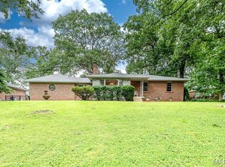 7425 Raleigh Dr, Saint Louis, MO 63123