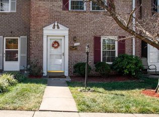 106 W Concord Ct, Sterling, VA 20164