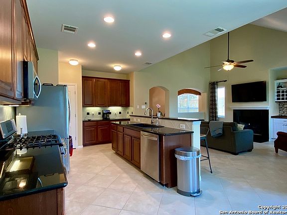 5th image of 1121 Twin Estates Dr