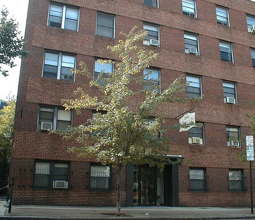 2220 Spruce — Photo 2