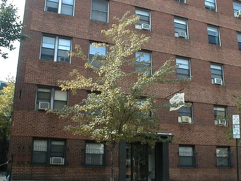 2220 Spruce — Photo 2