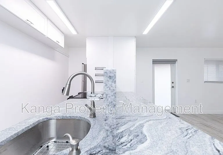 5918 Pierce St — Photo 3