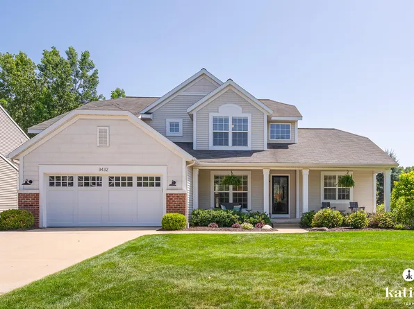 3432 Mason Ridge Dr NE, Grand Rapids, MI 49525
