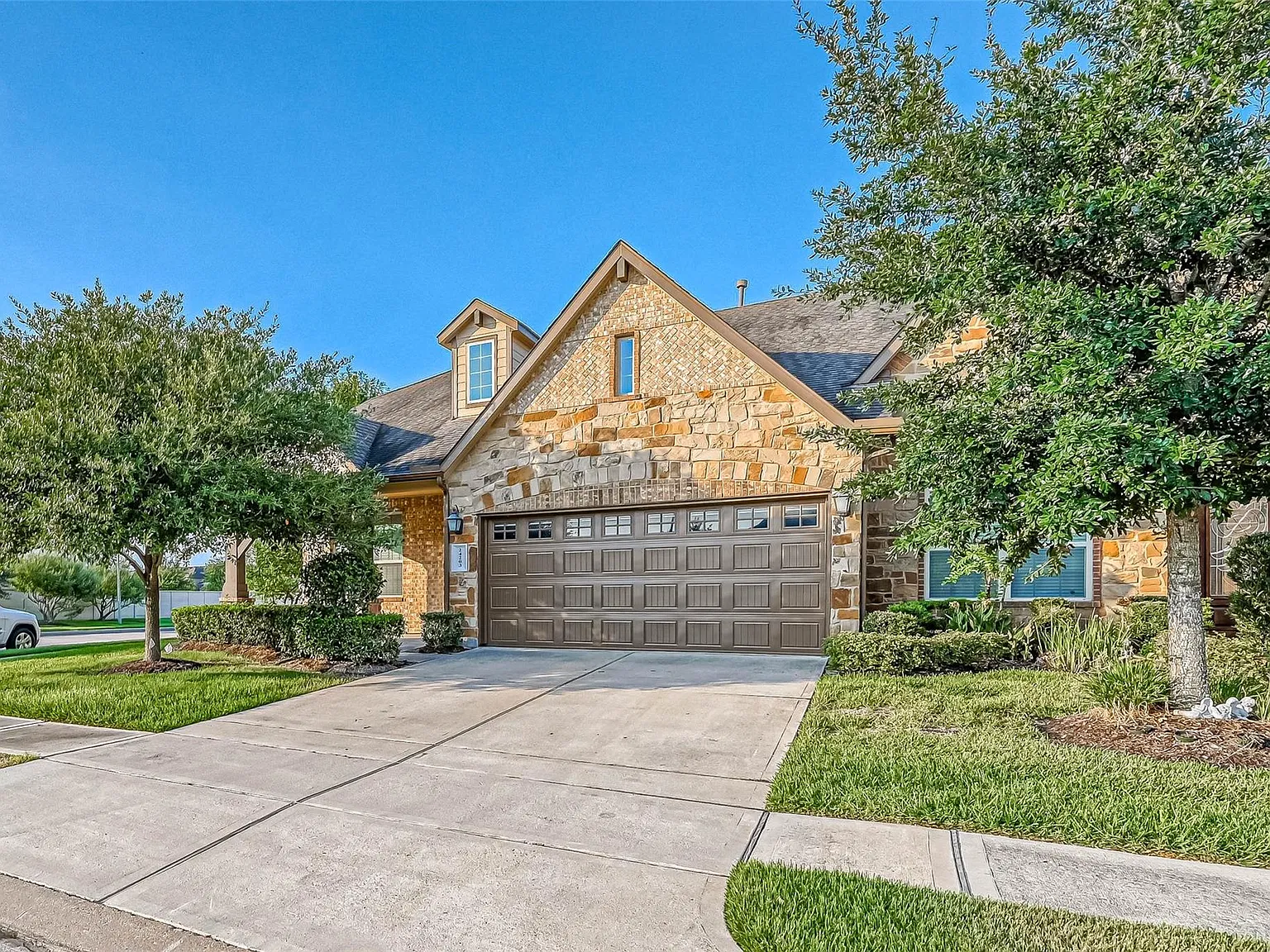 3 bed, 3.0 bath, 2548 sqft, $2,700 — Photo 3