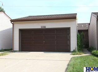 2208 Southwood Pl, Lincoln, NE 68512