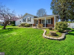 272 Oakfield Dr, Newark, DE 19713