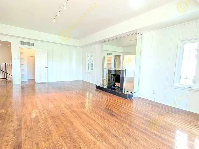 969 N Doheny Dr #1/2 — Photo 1