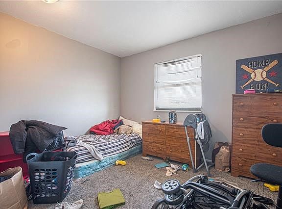 3rd image of 2300 NW Yorkshire Dr