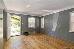 4th image of 17834 Bradford St