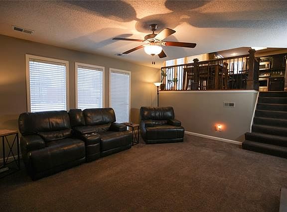 4th image of 617 SE Sumpter Dr