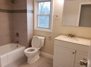 837 River Dr, Elmwood Park, NJ 07407