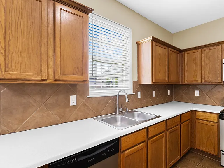 157 Carmel Dr — Photo 10