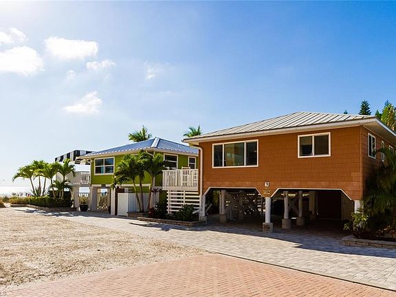 4th image of 724 Estero Blvd