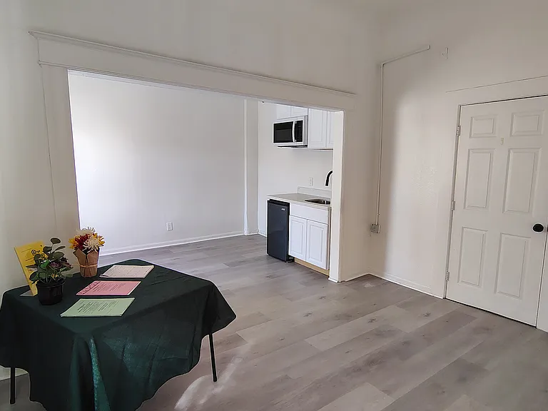 FAIRLAWN RESIDENCE — Photo 9