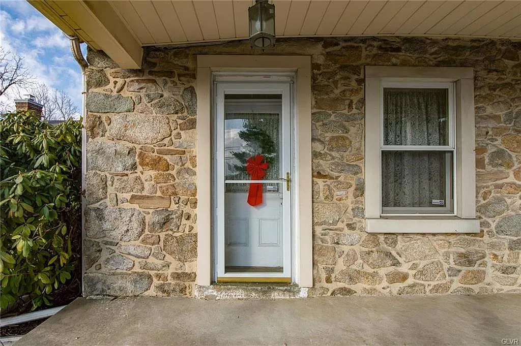 2 bed, 1.5 bath, 1200 sqft, $2,650 — Photo 2