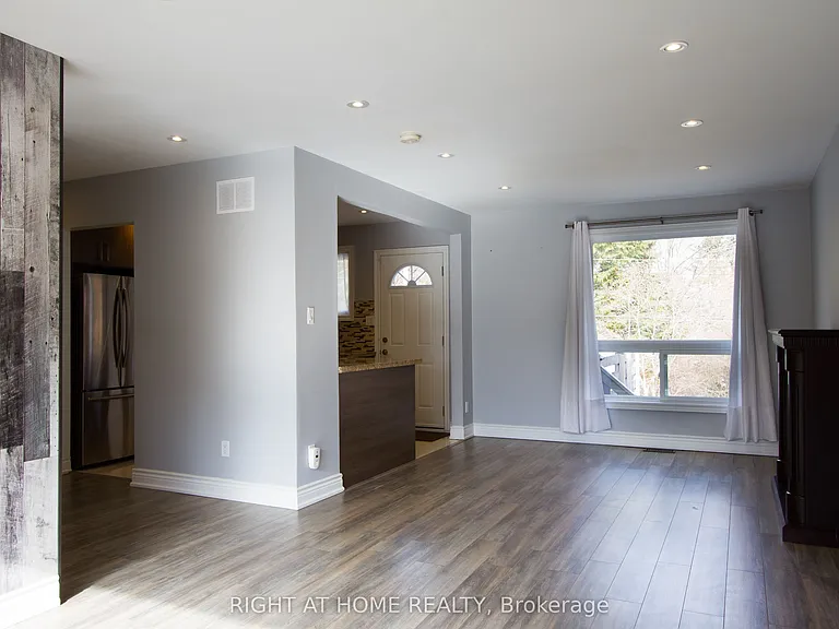40 Foreht Cres #MAIN — Photo 4