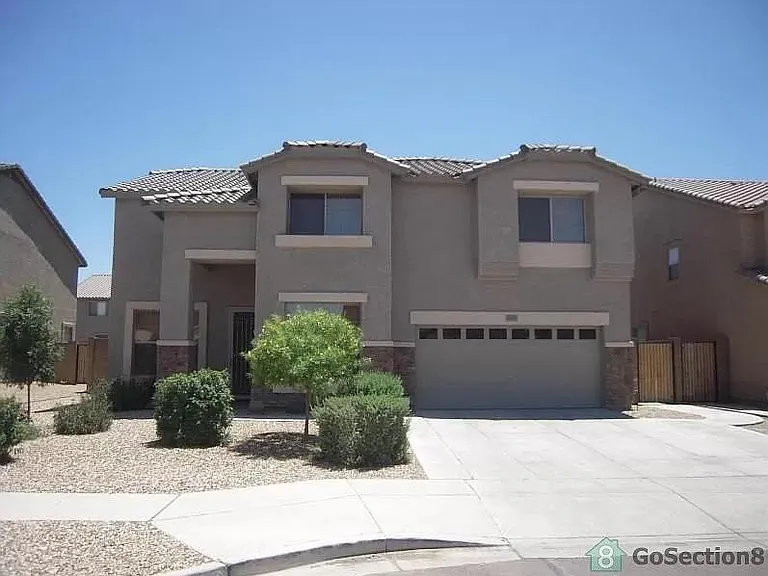 3205 W Pleasant Ln — Photo 1