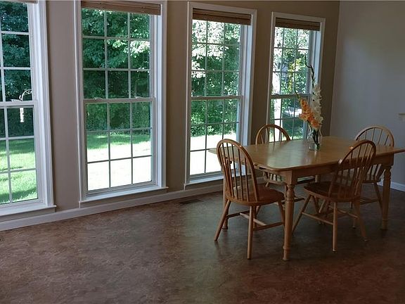 4th image of 75 Sparrow Dr