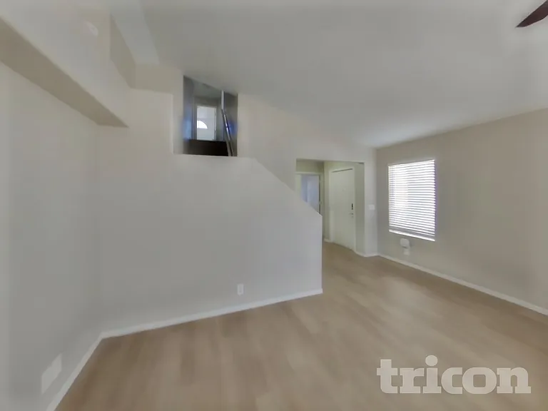 7321 N 69th Ave — Photo 3