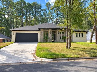 2405 W Green Briar Dr, Huntsville, TX 77340