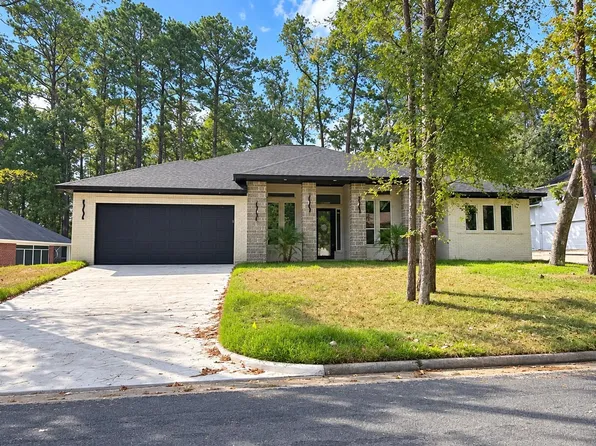 2405 W Green Briar Dr, Huntsville, TX 77340