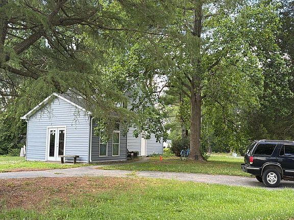 3rd image of 33250 Wandering Ln