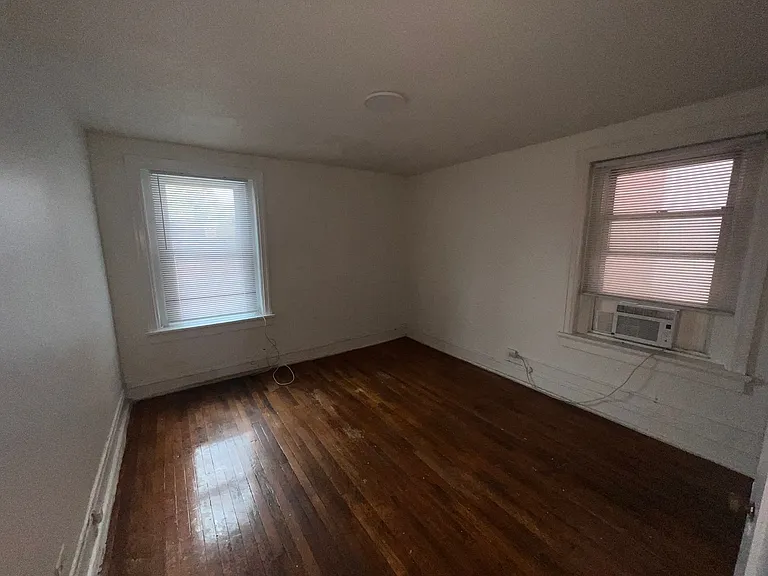 518 W. Grace St.* — Photo 16