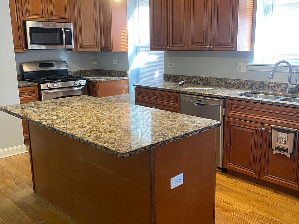 1st image of 823 W Lawrence Ave #1