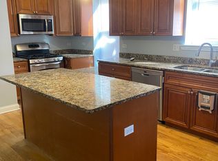 823 W Lawrence Ave #1, Chicago, IL 60640