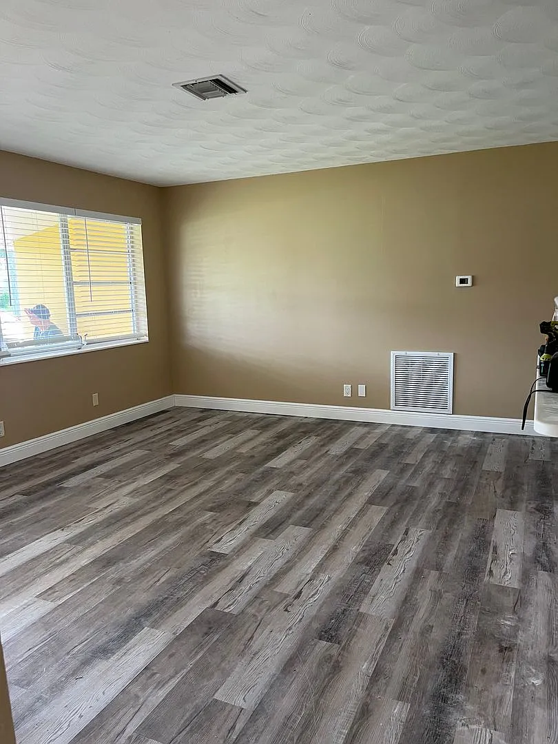 2/1/1 in Stuart--Beautiful kitchen & fenced yard! — Photo 4