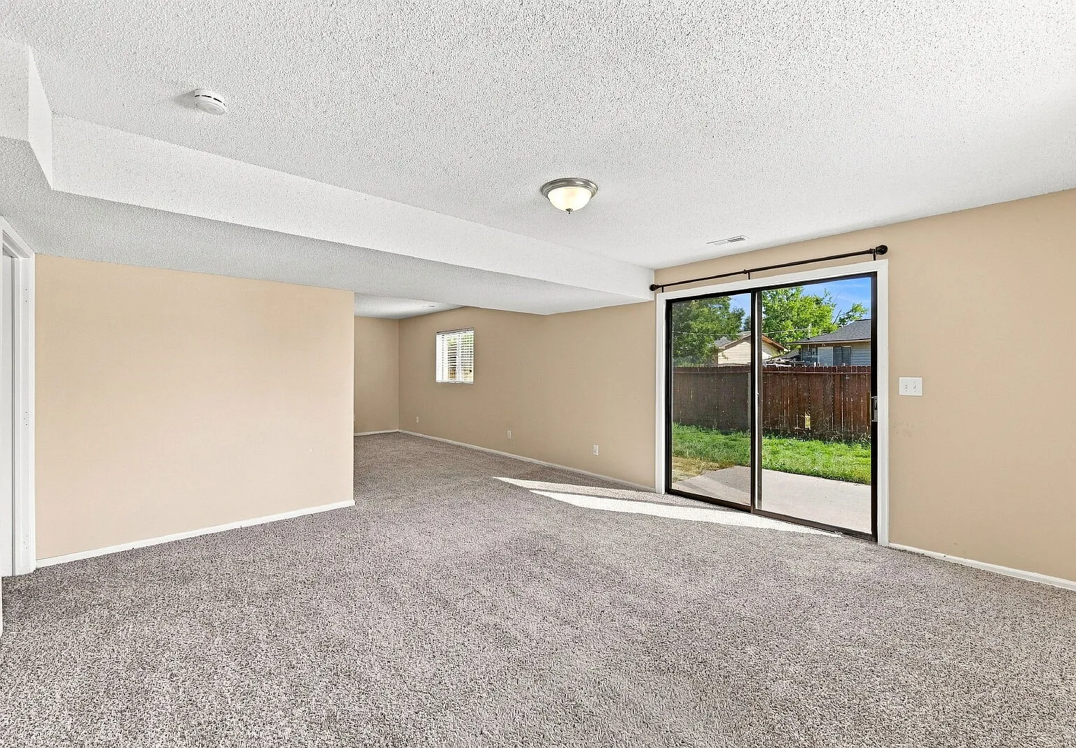 3 bed, 3.0 bath, 1758 sqft, $2,146 — Photo 4