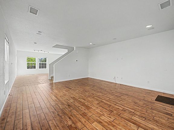 4th image of 3505 Dinosaur St