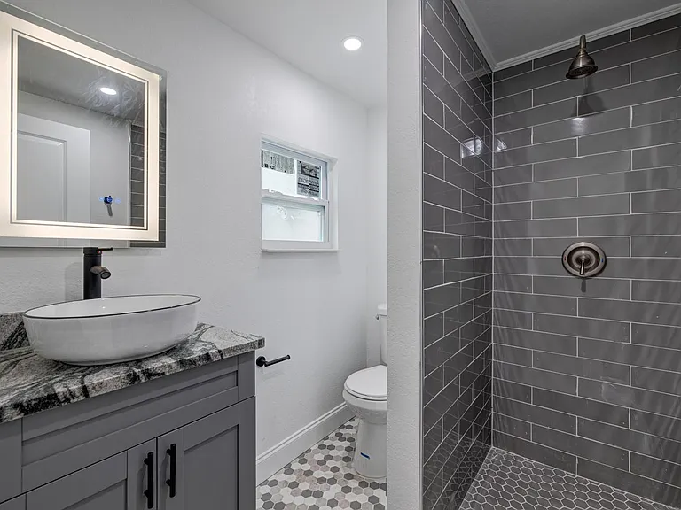 736 Jackson St N #4 — Photo 12