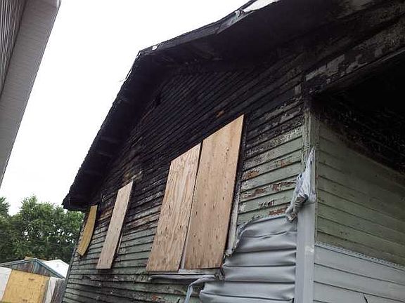 3rd image of 2453 Benton St